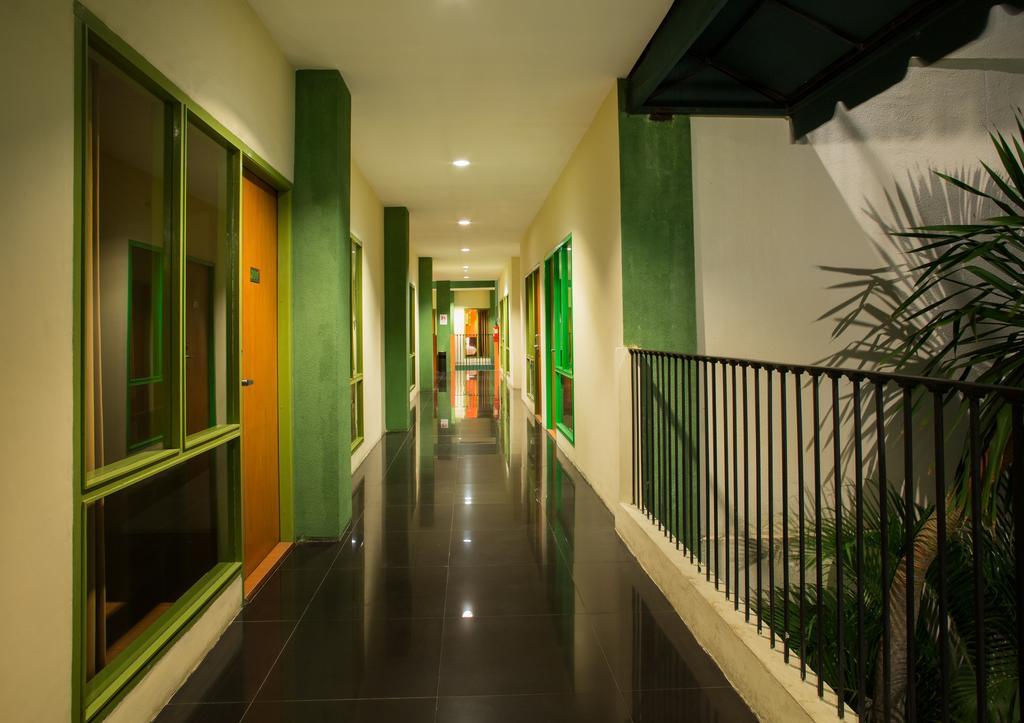 Spazzio Bali Hotel Kuta Lombok Exterior foto