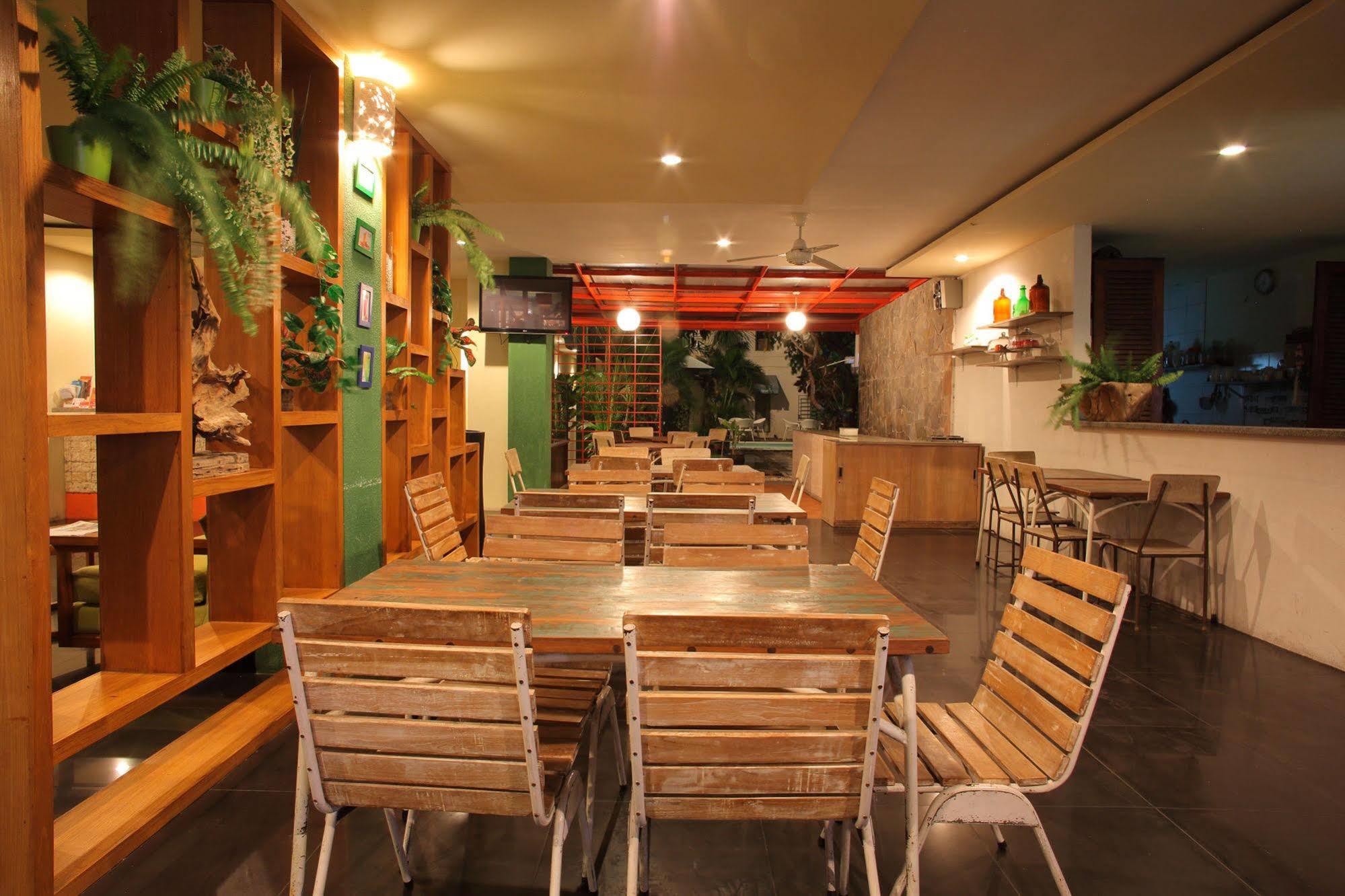 Spazzio Bali Hotel Kuta Lombok Exterior foto