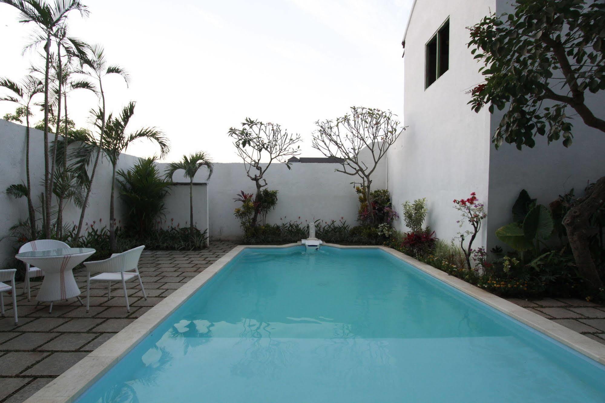 Spazzio Bali Hotel Kuta Lombok Exterior foto